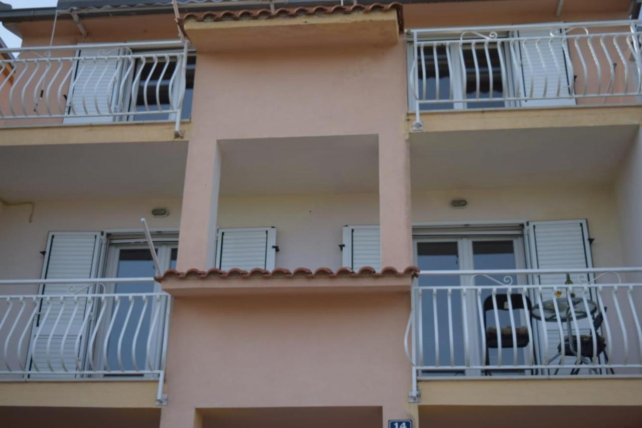 Apartments Marta Kaštel Novi Kültér fotó