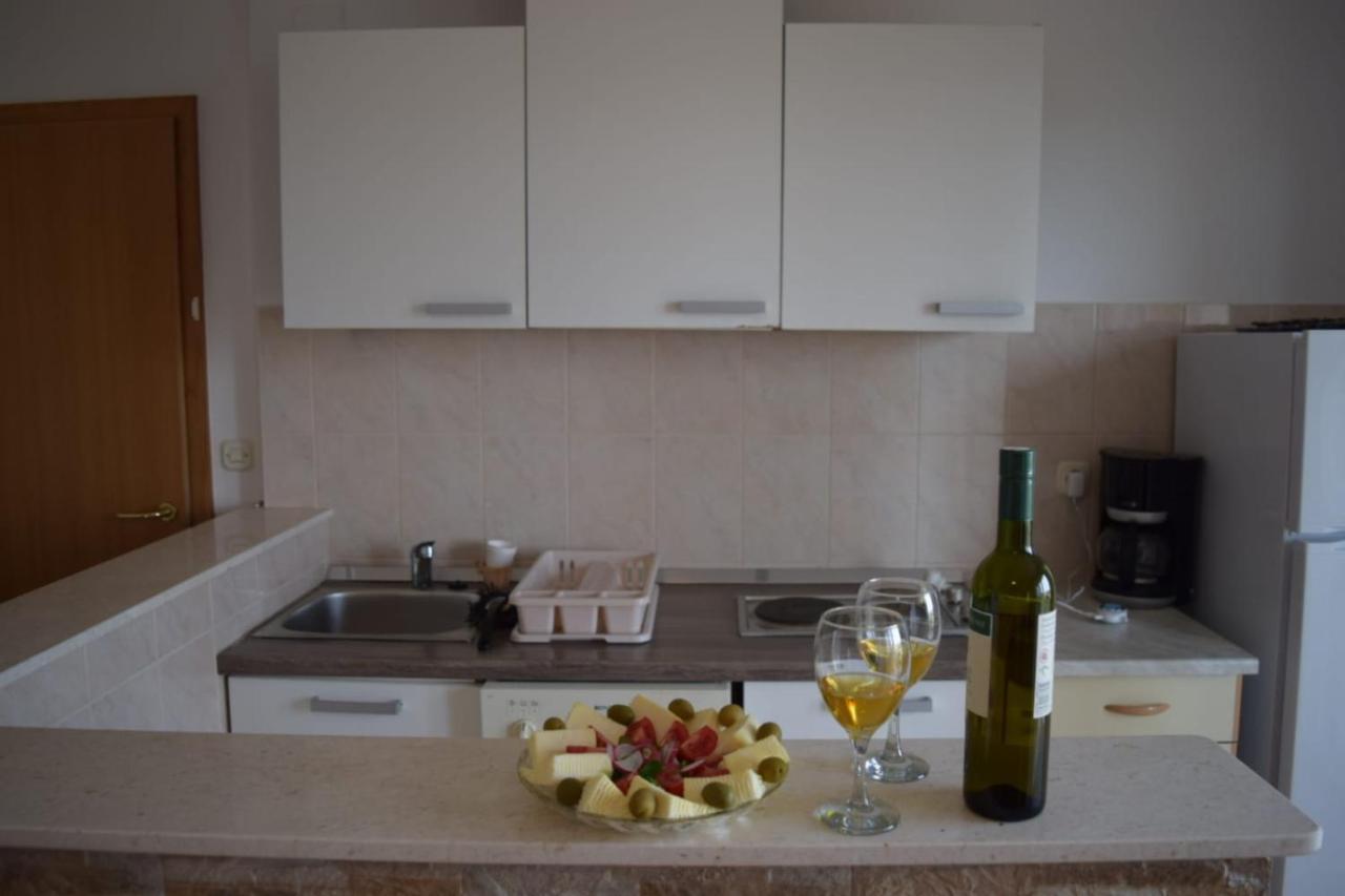 Apartments Marta Kaštel Novi Kültér fotó