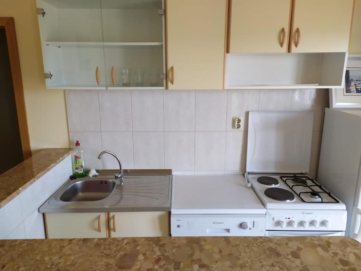 Apartments Marta Kaštel Novi Kültér fotó