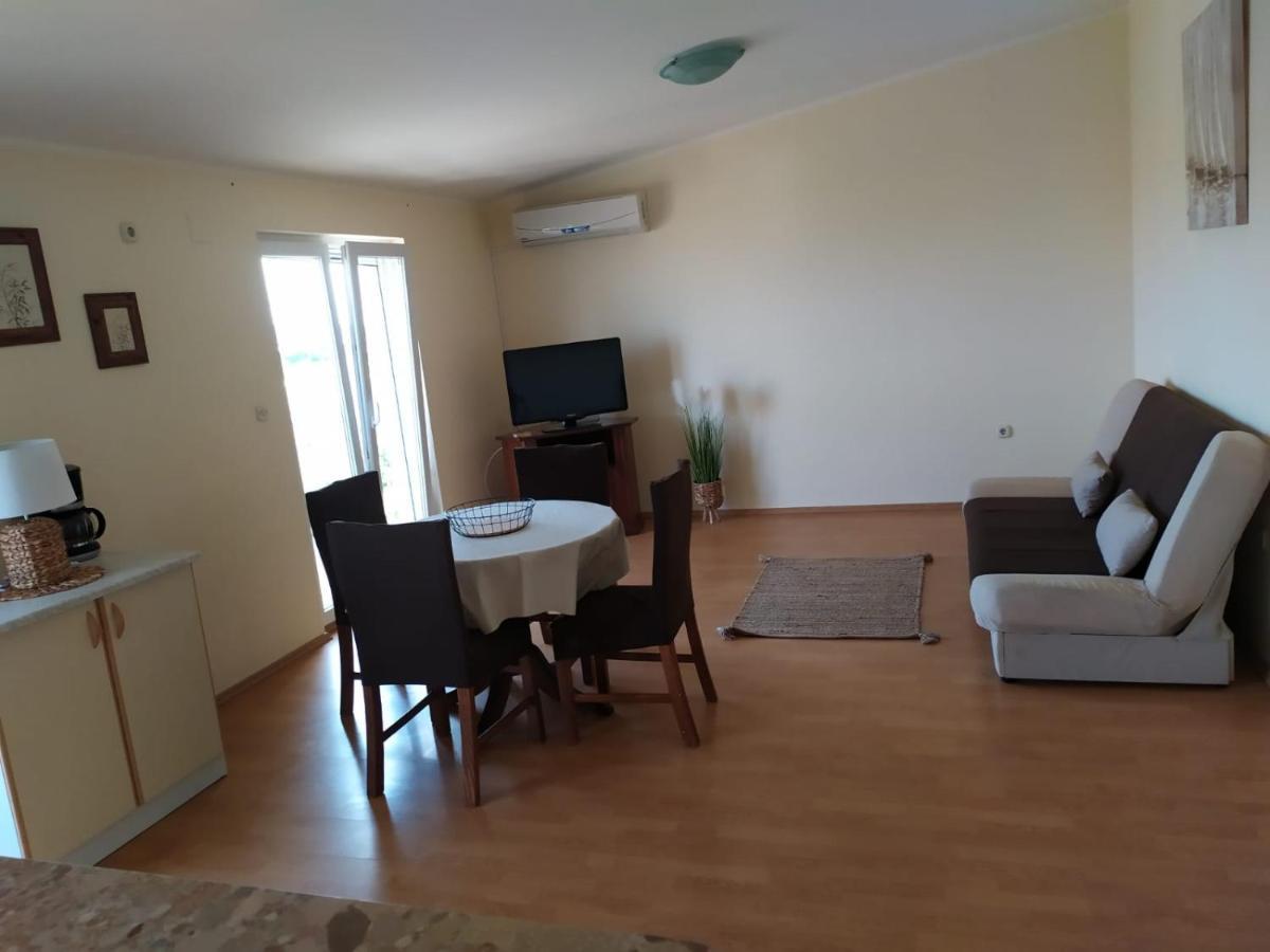 Apartments Marta Kaštel Novi Kültér fotó