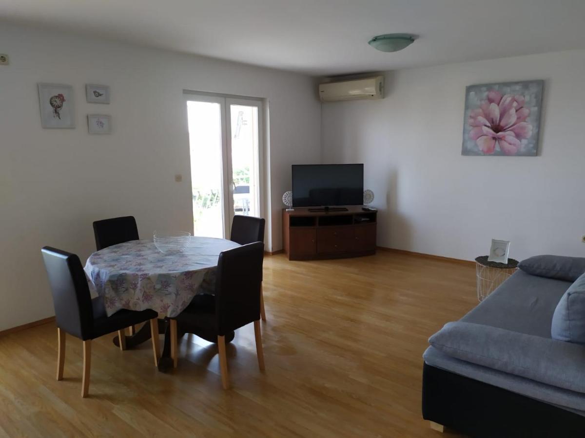 Apartments Marta Kaštel Novi Kültér fotó