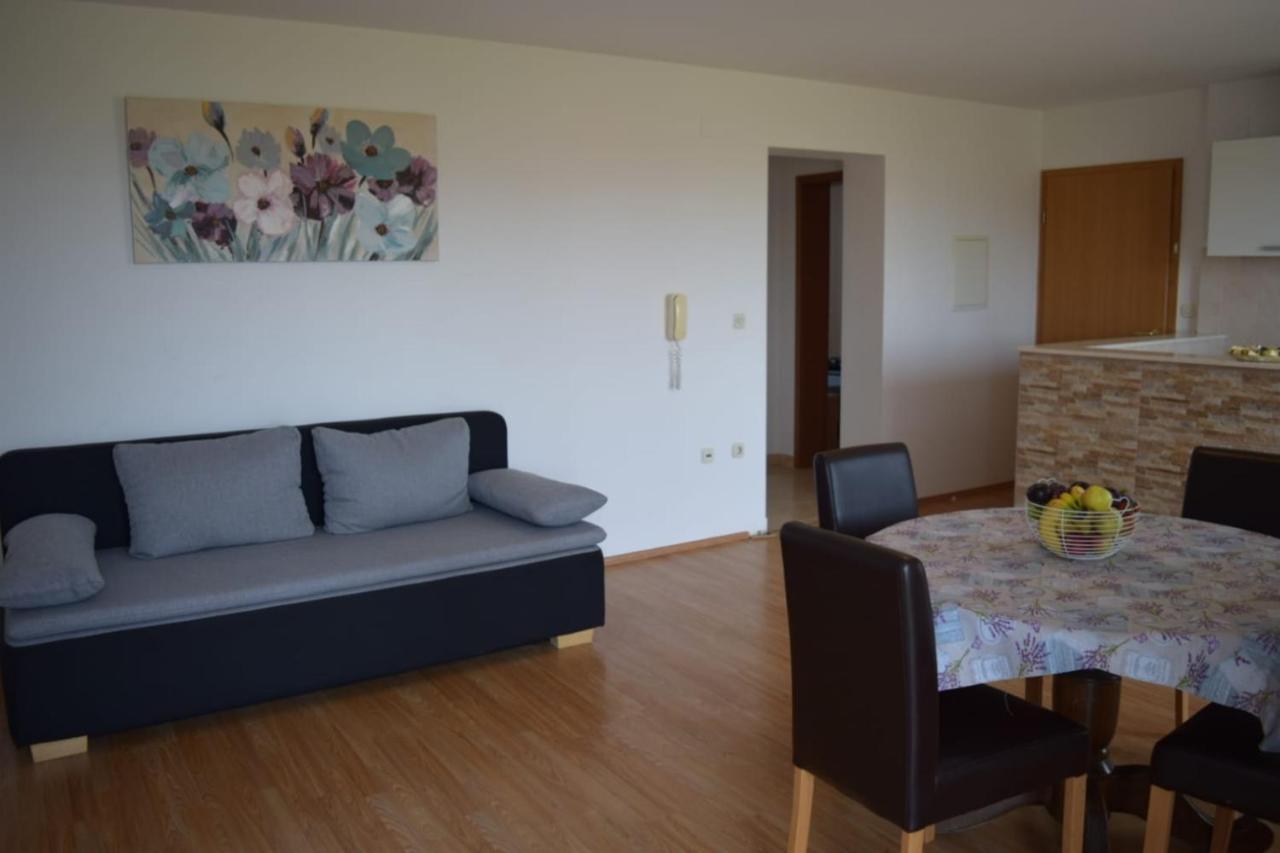 Apartments Marta Kaštel Novi Kültér fotó