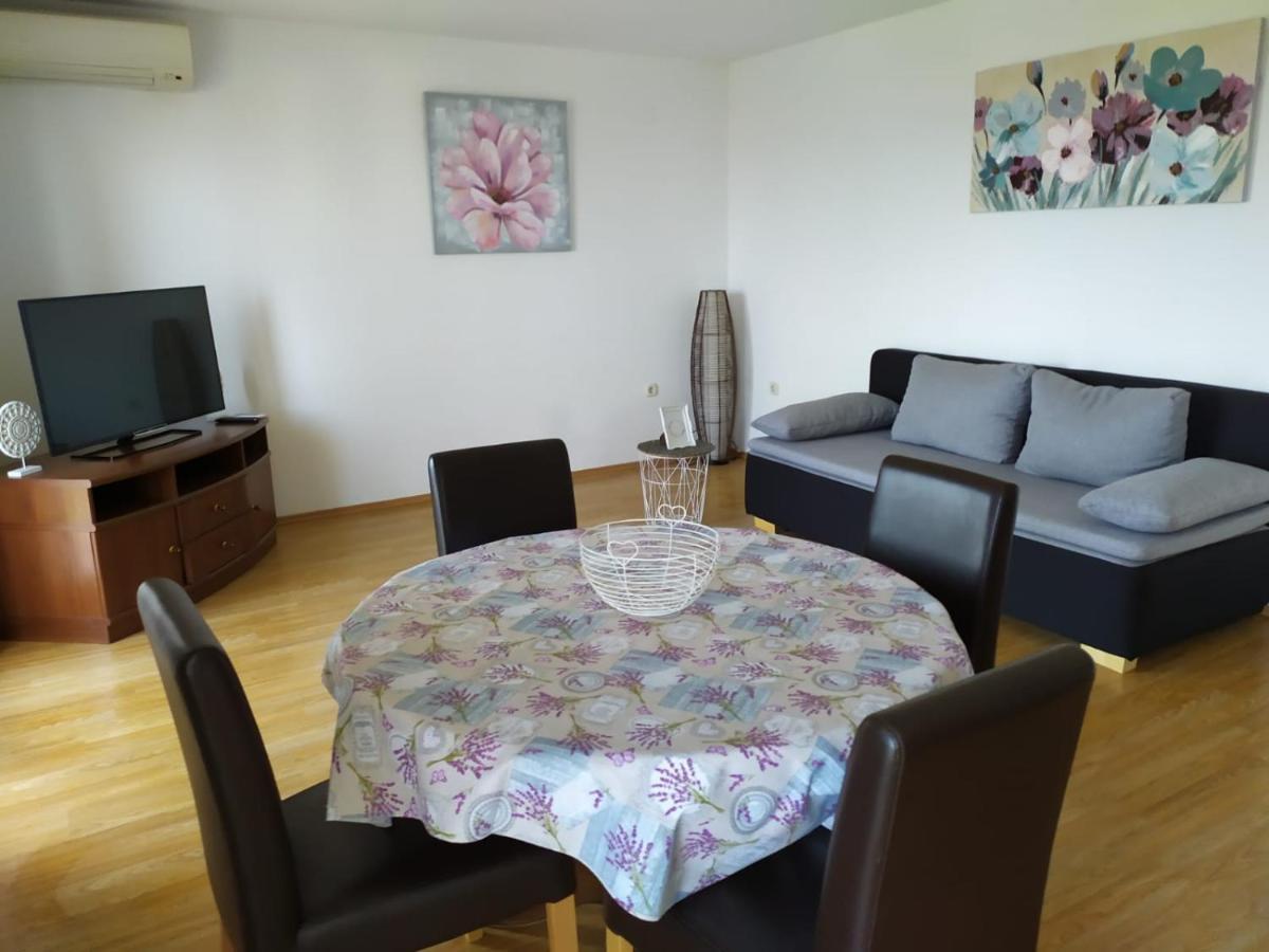 Apartments Marta Kaštel Novi Kültér fotó