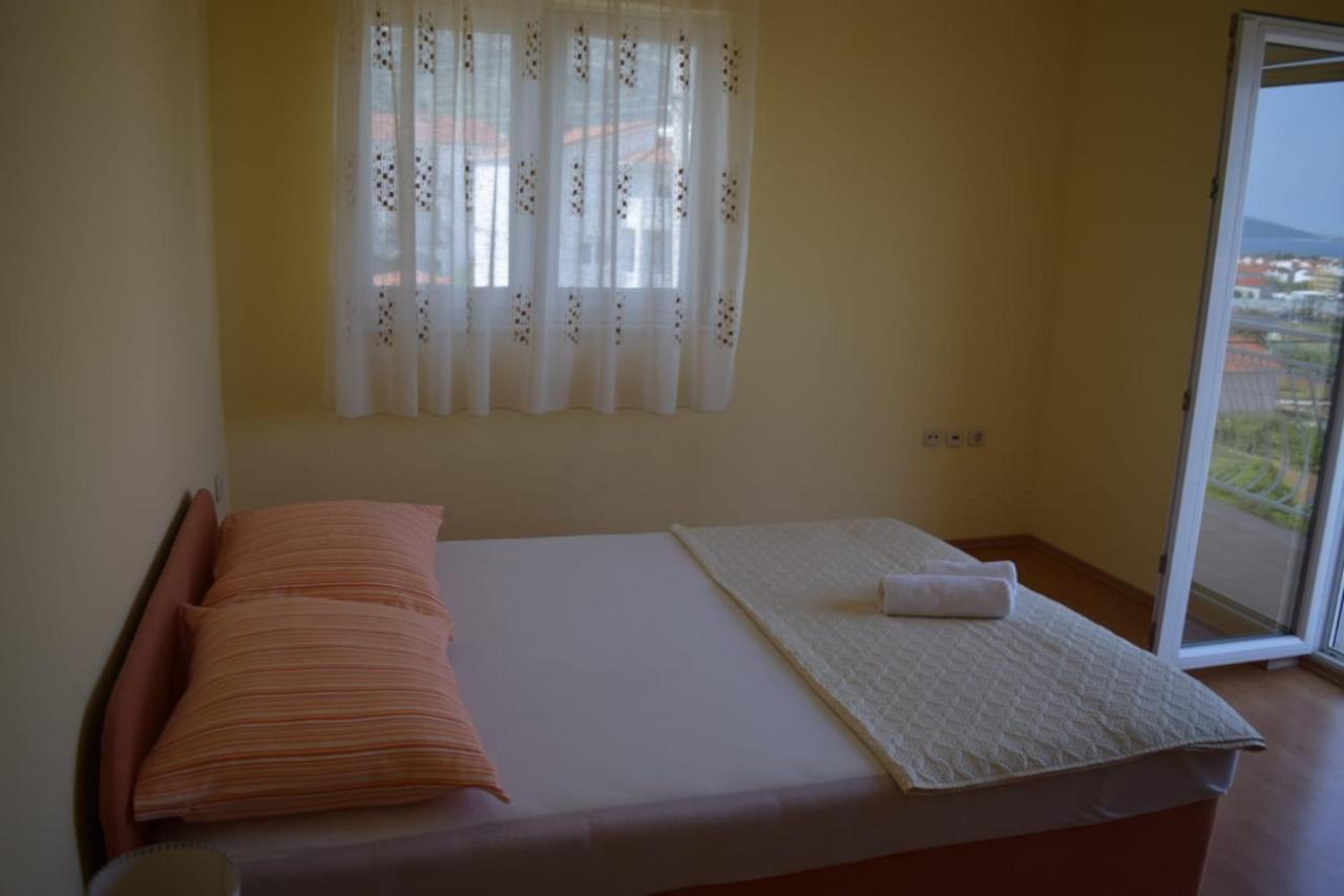 Apartments Marta Kaštel Novi Kültér fotó