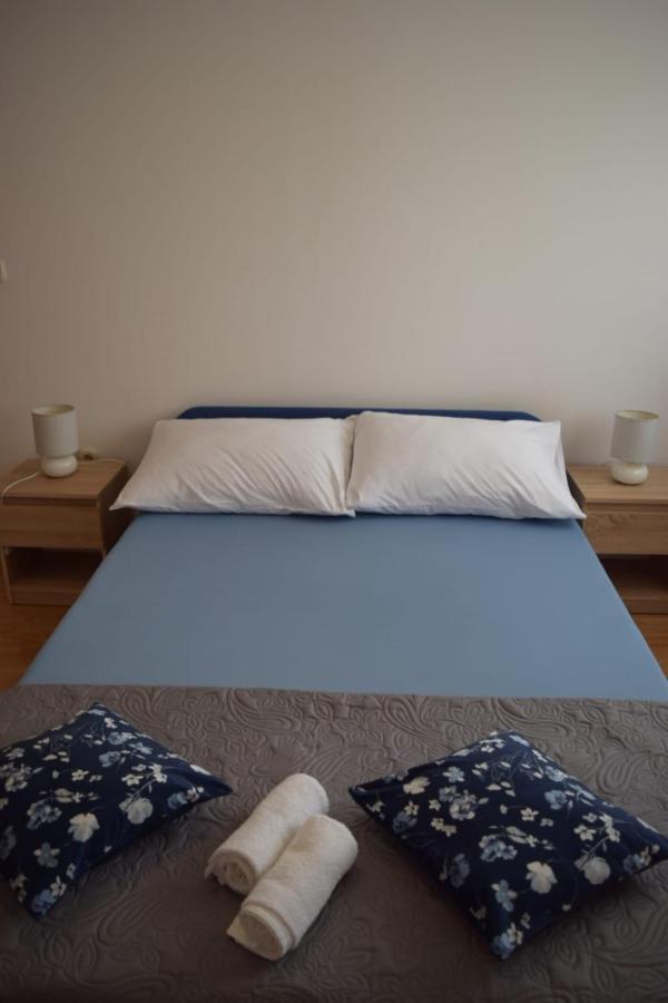 Apartments Marta Kaštel Novi Kültér fotó